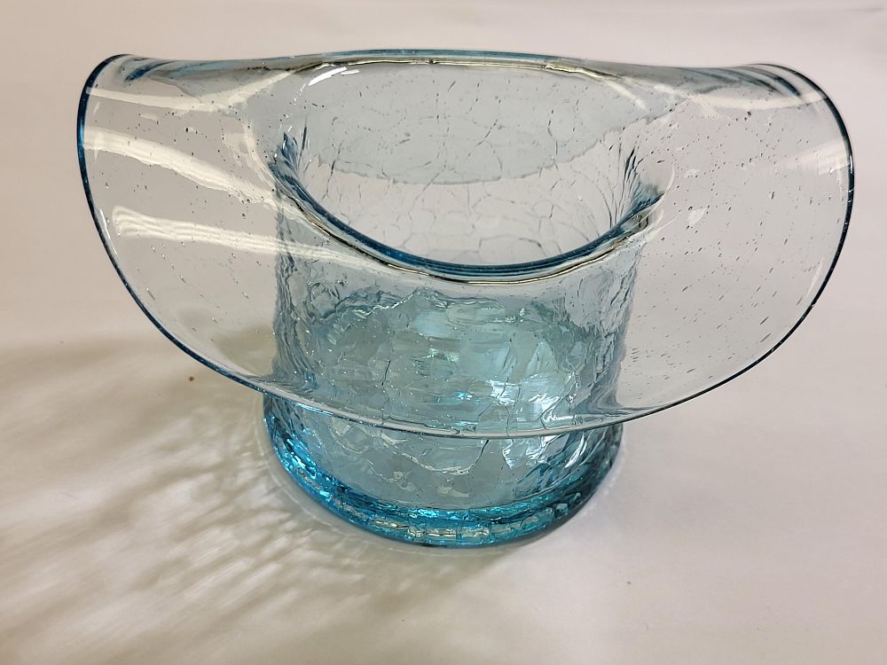 Lot 6112 – vtg ice blue crackle glass hat vase mint!