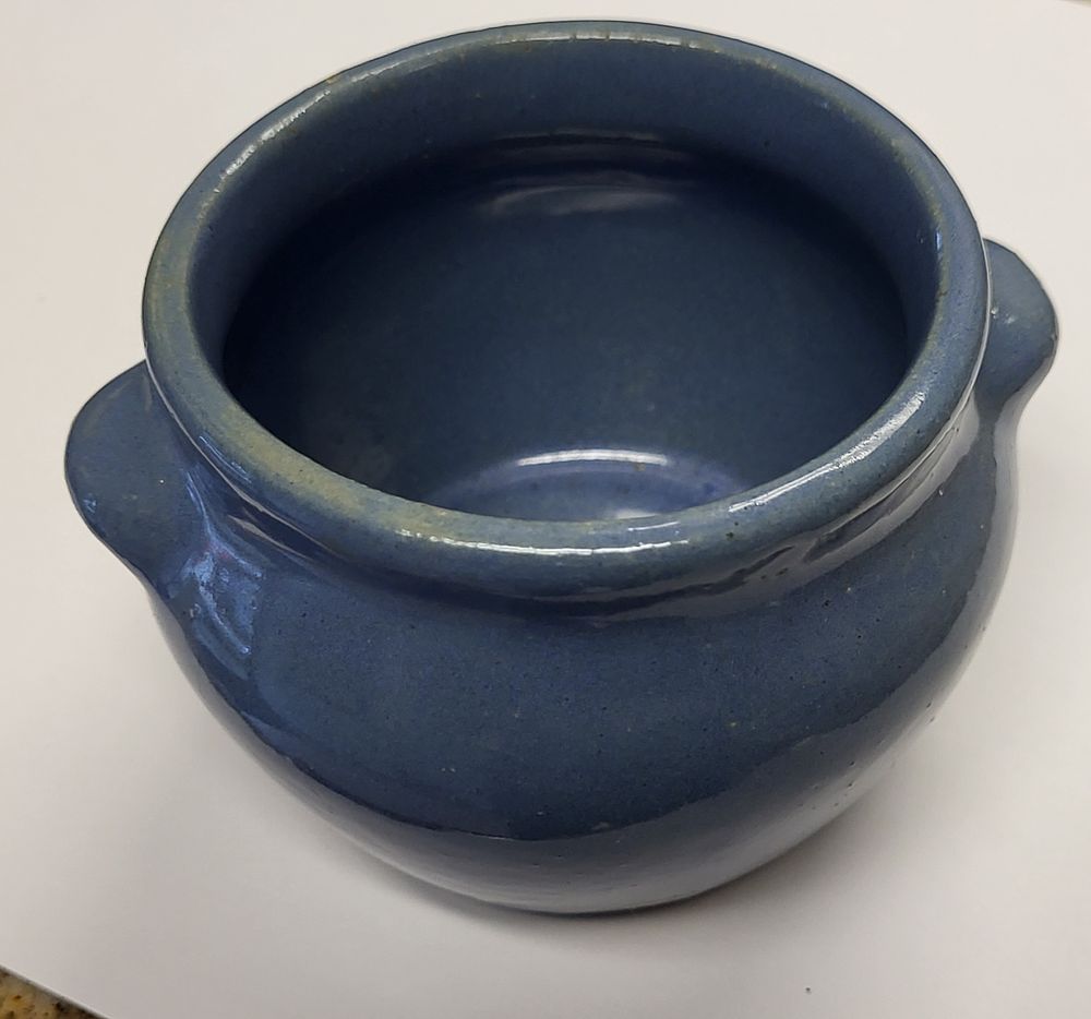 Lot 6124 – vtg blue crock pottery