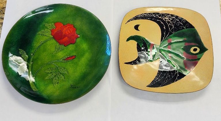 Lot 6327 – mid century copper enameled dishes 2 x bid