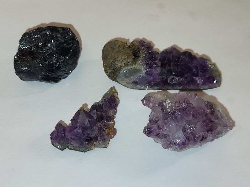 Lot 6329 – lot of 4 geode pcs amethyst rutile quartz?