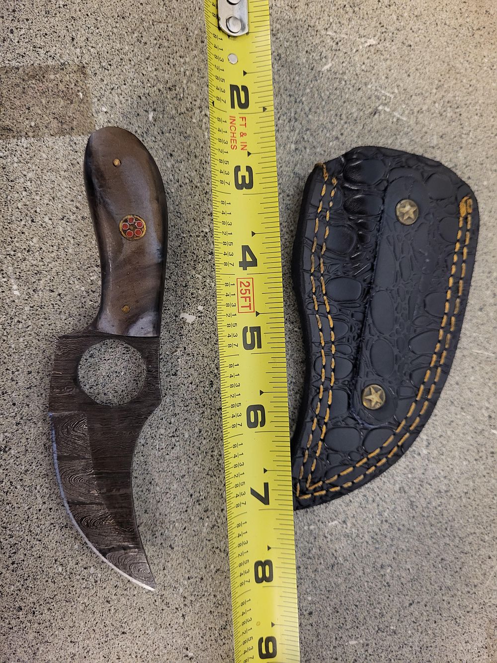 Lot 6371 – Damascus steel finger hole hunting knife w/sheath