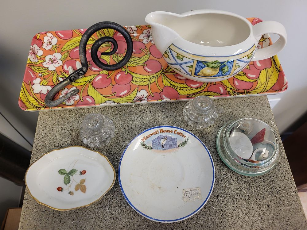 Lot 6340 – Estate Lot tray, royal doulton, paper weight ++