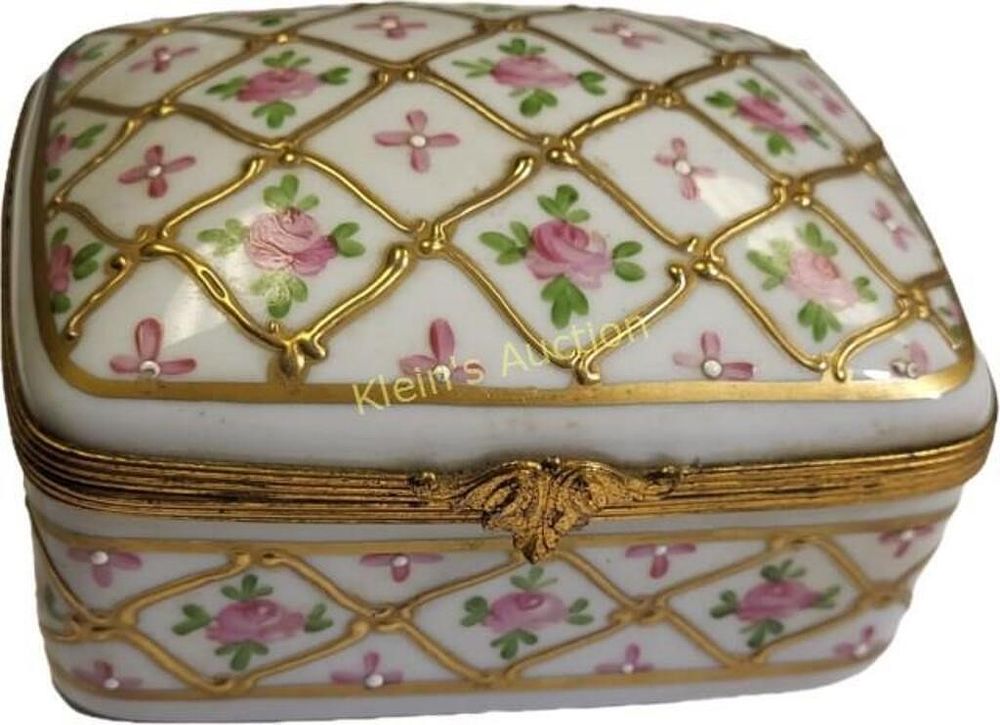 Lot 6524 – Limoge France lord & taylor trinket jewelry box