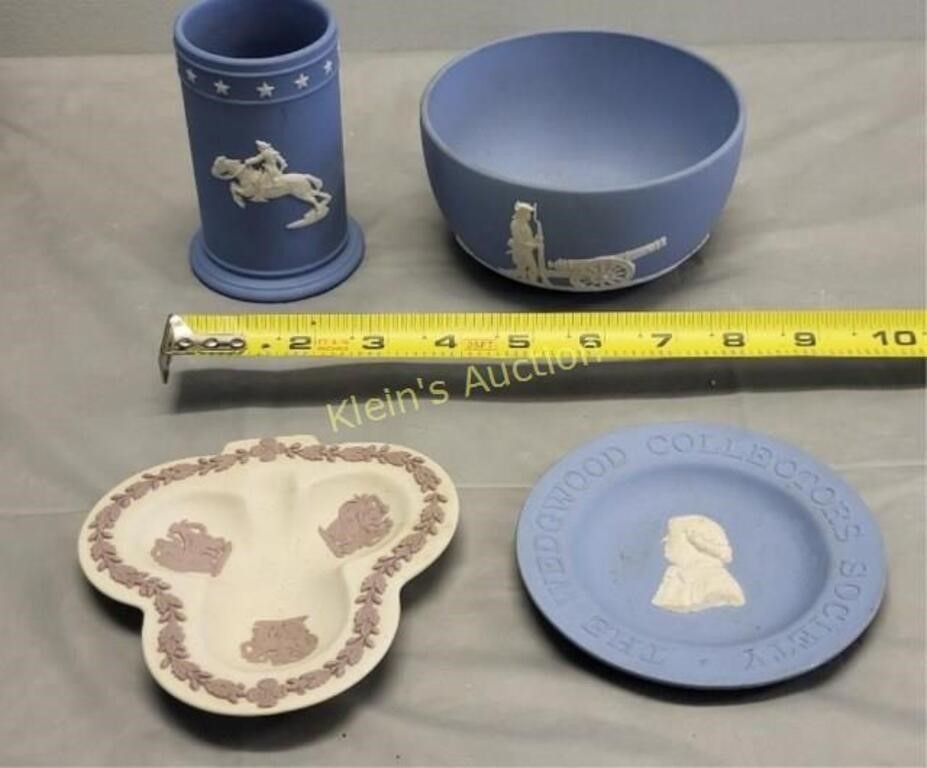 Lot 6533 – 4 pcs wedgewood pieces jasper & white!  4 x bid