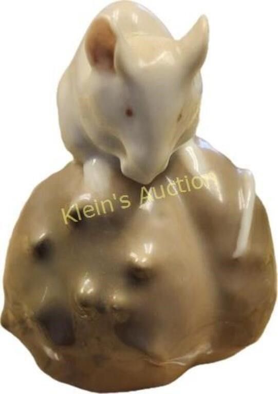 Lot 6536 – royal Copenhagen mouse on chestnut #511