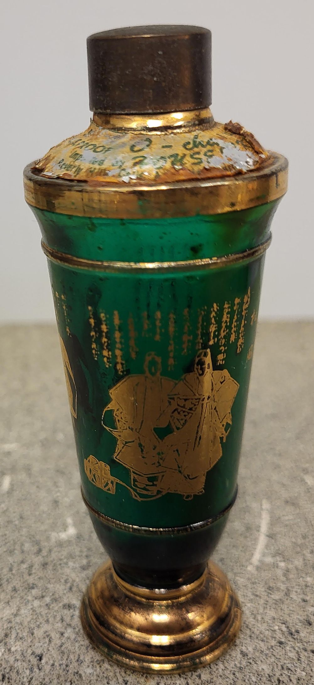 Lot 6384 – vtg O-Cha green glass sake liqueur decanter