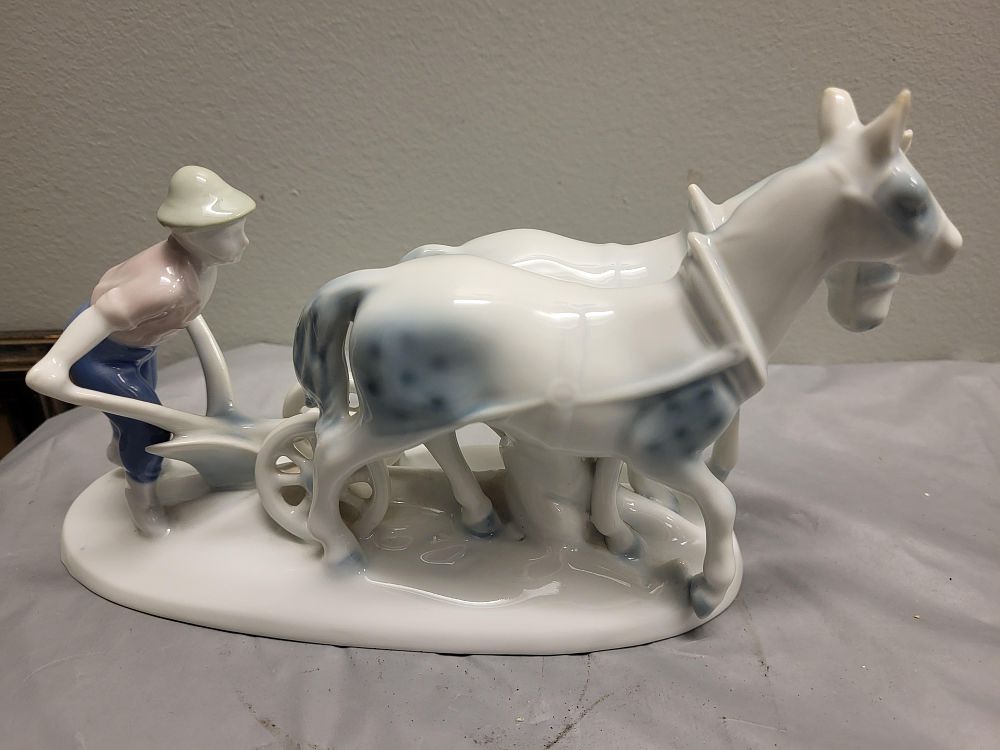 Lot 6388 – porcelain RPM figurine farmer plowing w/horses gerold Porzellan i