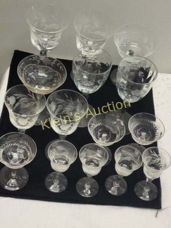 Lot 6394 – antique crystal wine glasses sunflower, fostoria holy 15pcs