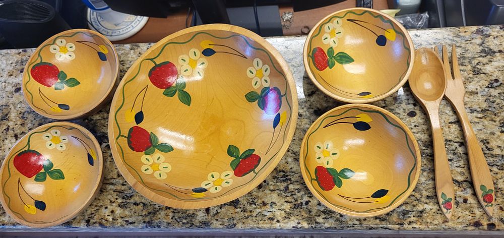 Lot 6397 – handcrafted heavy wooden salad set 7pcs strawberry & flower design