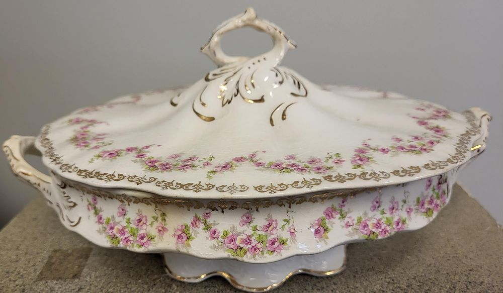 Lot 6398 – limoges lebeau porcelain veg tureen dish