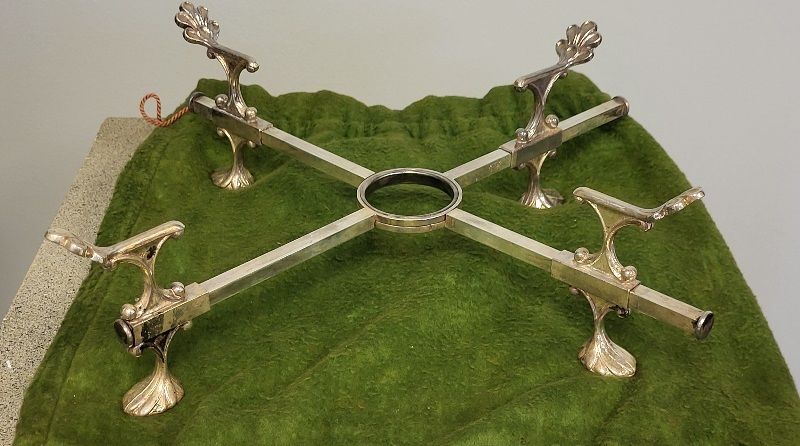 Lot 6722 – PM Italy silver plate cross trivet warmer