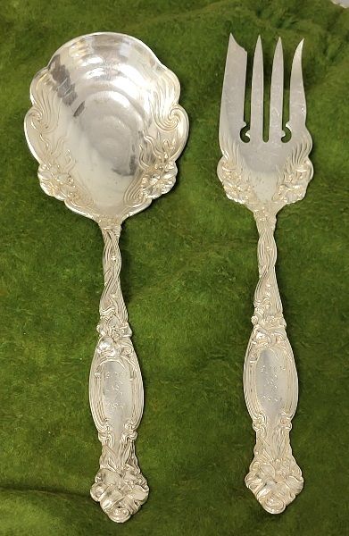 Lot 6724 – Frontenac sterling 1905 lg berry spoon & fork