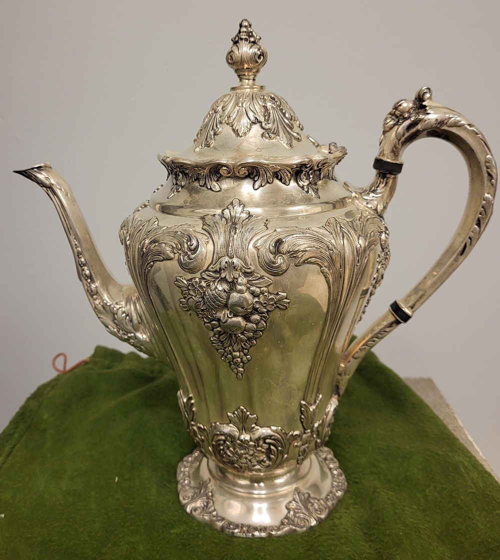 Lot 6730 – Renaissance Reed & Barton EPNS Coffee pot