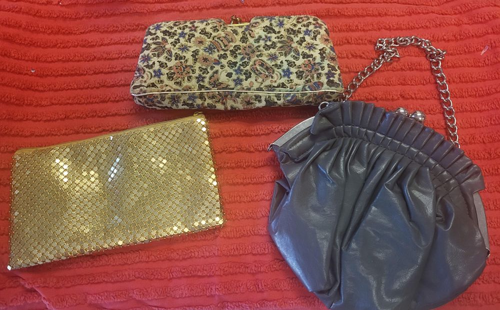 Lot 6581 – 3 evening bags & clutches vtg 3x bid