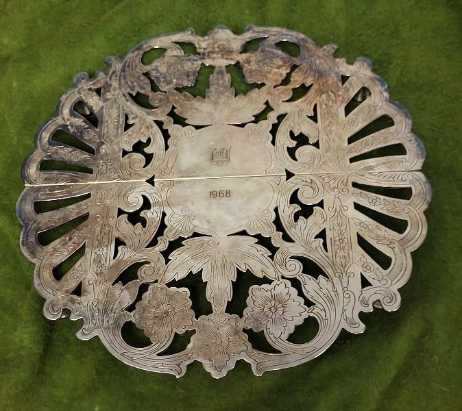Lot 6564 – vtg silverplate expanding trivet 8″ to 12″ nice