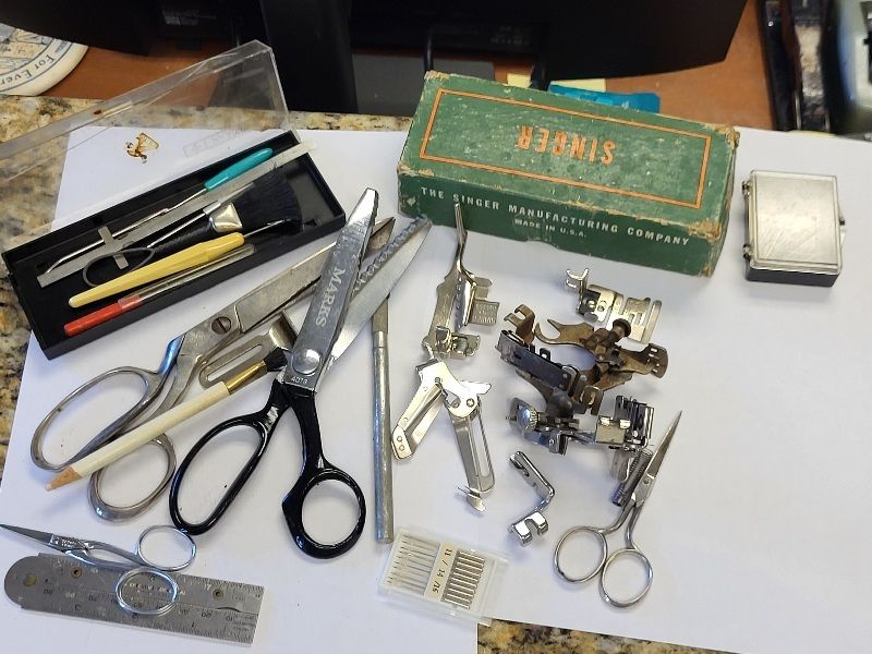 Lot 6571 – big sewing lot needles, adapters, marks scissors