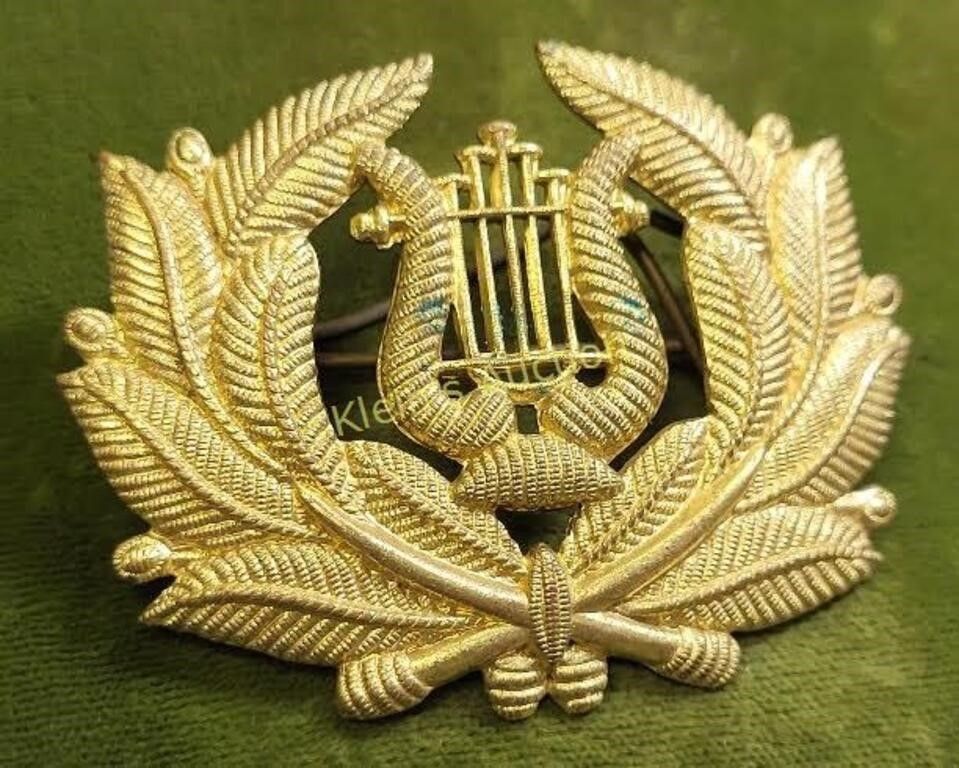 Lot 6599 – hat badge lyre emblem spanish american war?