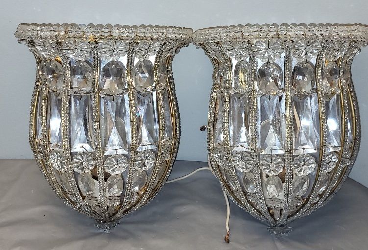Lot 6572 – vtg Italy crystal basket 2 sconces Florentine gold 2 x bid!