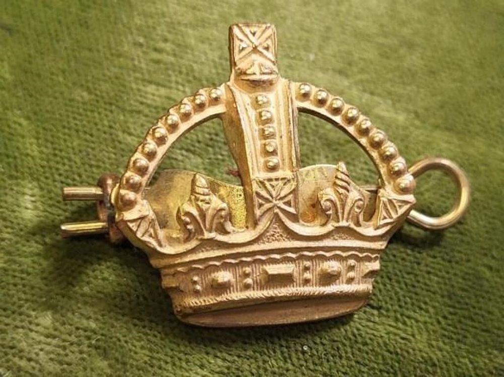Lot 6590 – WWII British army officers badge