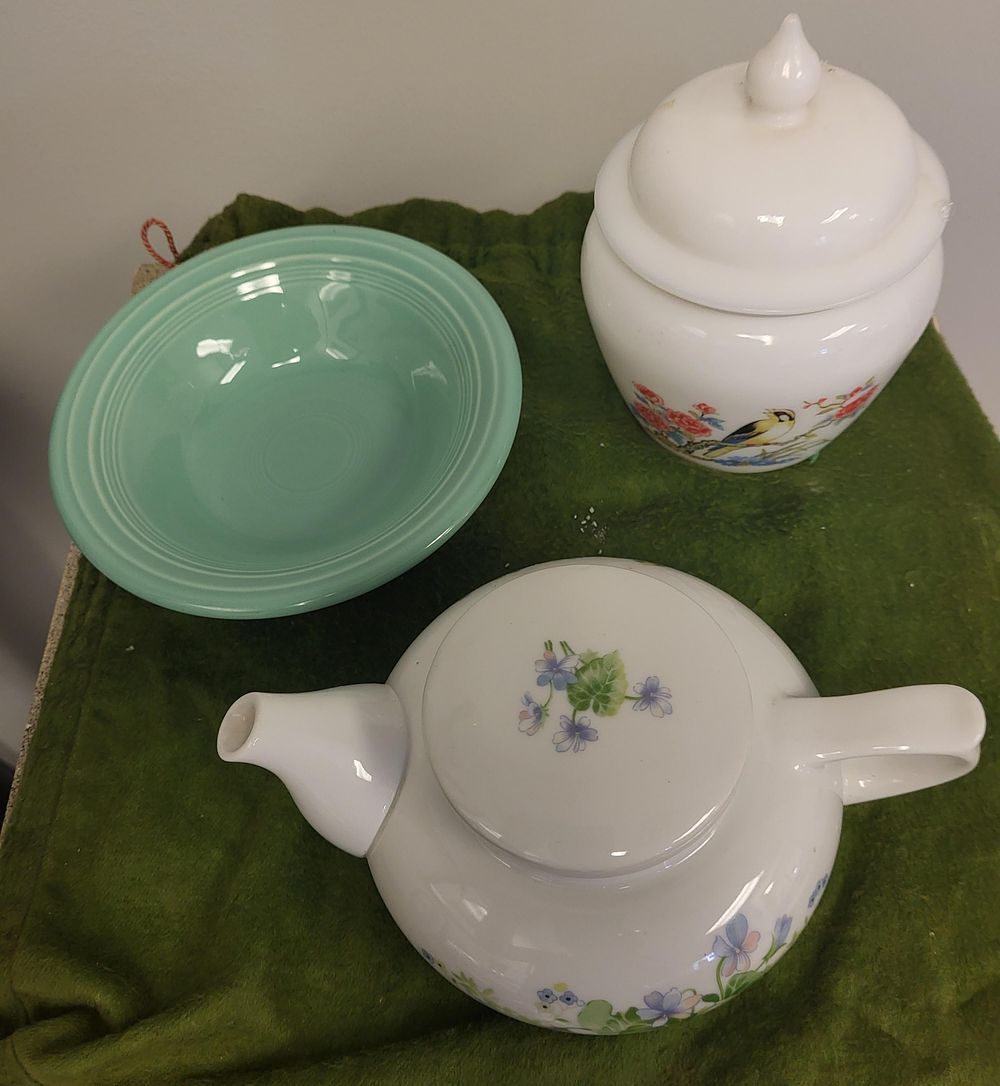 Lot 6591 – fiesta, toscany & avon teapot bowl 3 x bid