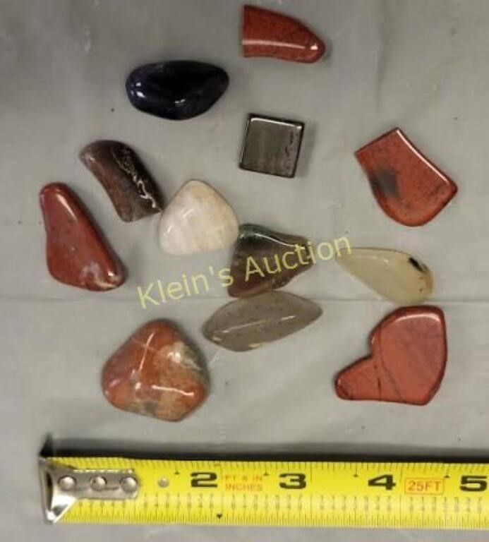Lot 6504 – amethyst, desert jasper, ++ 432 carats polished