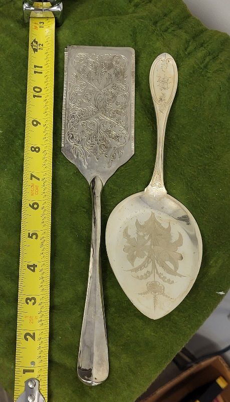 Lot 6915 – antique A1 Pie server plated & square server