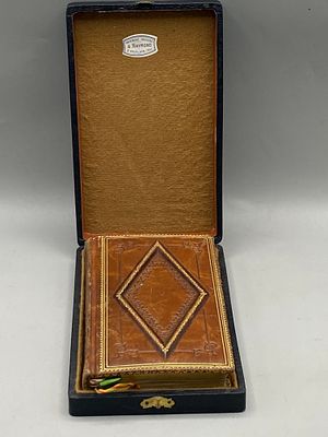 [Футляр] Миссал Евхаристии.
(Лимож, издатель Меллотте)
[Missel de l’Eucharistie. Limoges 