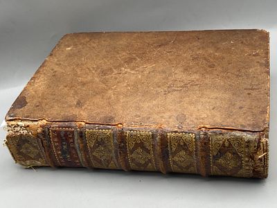 [1702, Увелич.форм.] Постановления господина Лепелетье.
[Arrestes de Mr Le P. P. de L. Arrestes 