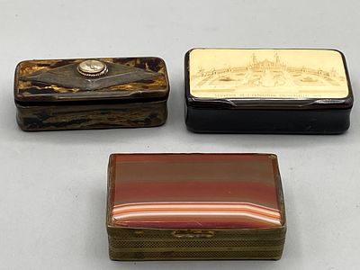 3 таблетницы/табакерки, конец XIX в., на крышке одной компас, на крышке другой изображ. 
