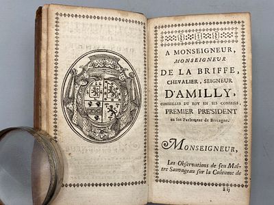 [1734] Обычаи Бретани. Автор — Мишель Бегон. 
[Coutumes de Bretagne, avec les commentaires et 