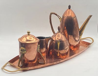 Редкий швейцарский кофейно-чайный набор из кованой меди и латуни, изготовленный мастером Aug. 