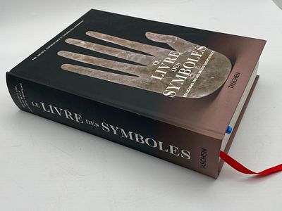 &laquo;Книга символов&raquo;
[LE LIVRE DES SYMBOLES]— это масштабный иллюстрированный справочник по 
