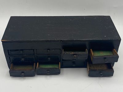 Антикварный мини-комод / Ящичный органайзер (деревянный, черный)
Старинный деревянный крошечный 