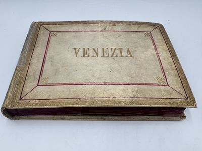 [Редкость] Фотоальбом Венеция [Venezia]
Описание:
Альбом-видовой сборник, посвящённый Венеции. 
