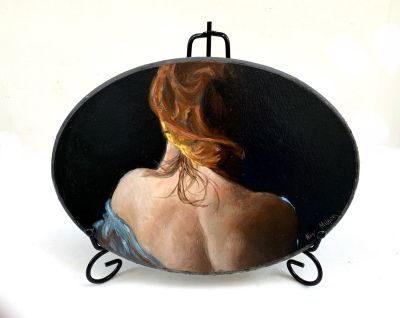 חנן מילנר - מודל בסטודיו, 2022. שמן על עץ (כולל מתקן העמדה) 
24/17 ס׳׳מ 
חתום 
חנן מילנר נולד 