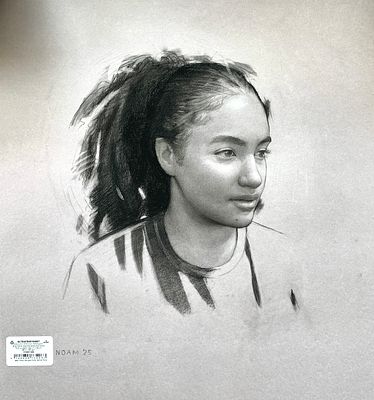 נועם לוי - ׳׳גבי׳׳ 2025. העבודה מאזנת בין דיוק אקדמי בפרטי הפנים לבין חופשיות גדולה יותר בשיער 