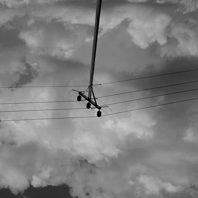 מעיין סבאג - ׳׳הצד האפל׳׳ 2021. צילום ממוספר 1/3 וממוסגר 
25/25 ס׳׳מ 
חתום 
׳׳המצלמה היא 