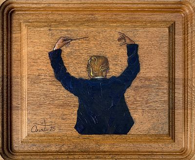 ענת זהבי - ׳׳מאסטרו׳׳ 2025. הציור מציג את טראמפ כמנצח על תזמורת - גב אל הצופה, ידיים מורמות, שרביט 