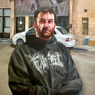 רעות אשכנזי - ׳׳אייל׳׳ 2023. ציור שמן ריאליסטי נוקב, שמציג דמות יומיומית במלוא הישירות והמורכבות 