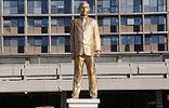 Itai Zalait - ''Bibi King'' 2018 . On December 6, 2016, Itai Zlait placed the "King Bibi" exhibit Image - 5