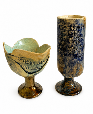 Rachel Kadmore - Ceramic vase and raised bowl. Ceramic vase and footed bowl 
Vase height: 30 cm 