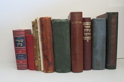 סידורים ותפלות נדירים 
גרבה ירושלים רדלהיים 
חלק מעותקים חסרים