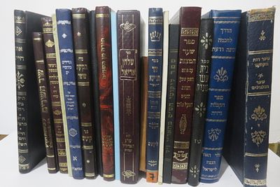 קבלה 
שער רוח הקודש / הדרך לחכמה בינה ודעת / בית שער הכונות ט"ז / שער המצות עם פרוש השמן ששון / 