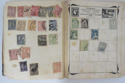 אלבום בולים עם הרבה מאד בולים