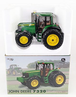 1/16 Ertl John Deere 7320 Tractor 2005 Farm Show. 1/16 Ertl John Deere 7320 tractor 2005 Farm 