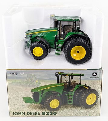 1/16 Ertl John Deere 8230 Tractor w/ Duals 2006 Farm Show. 1/16 Ertl John Deere 8320 tractor 