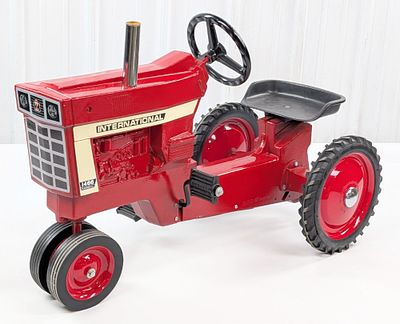 Custom Ertl International Farmall 1466 Narrow Front Tractor. Custom Ertl International Farmall 