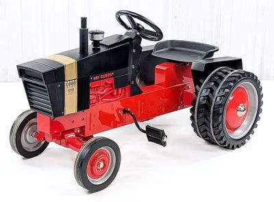 Ertl Case 1070 Black Knight Demonstrator Pedal Tractor w/ Duals. Ertl Case 1070 Black Knight 