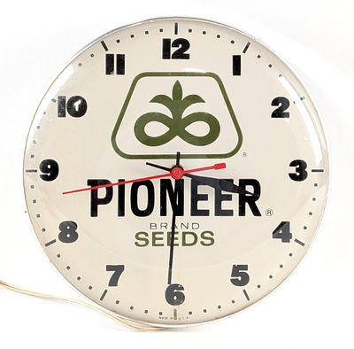 Vintage Pioneer Brand Seeds Advertising Clock. Vintage Pioneer Brand Seeds advertising wall 