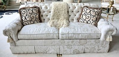 Traditional-Style Rolled Arm Sofa w/ Decorative Pillows & Throw. Features Button Tufting &amp; 